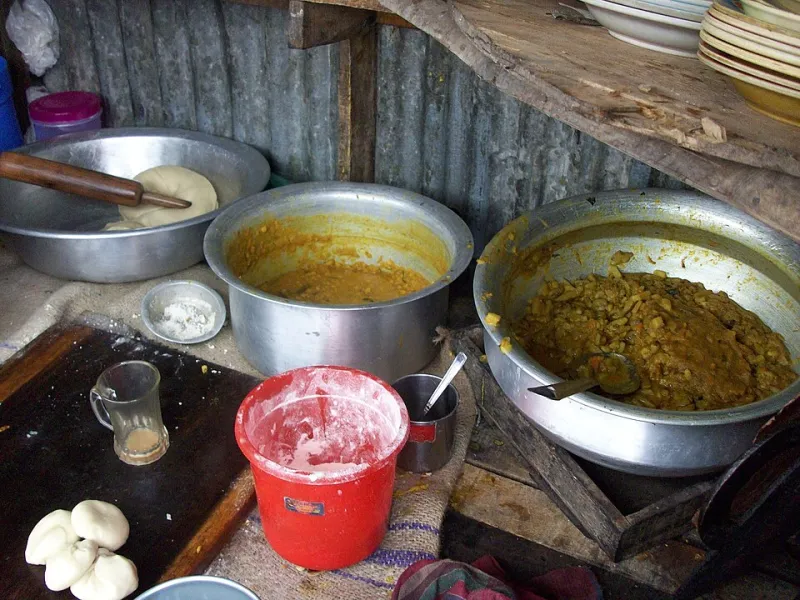 Two Hours, Burnt Fingers, Zero Resignations: My Undercover Shift-Work Tour of Dhaka's Snack Carts